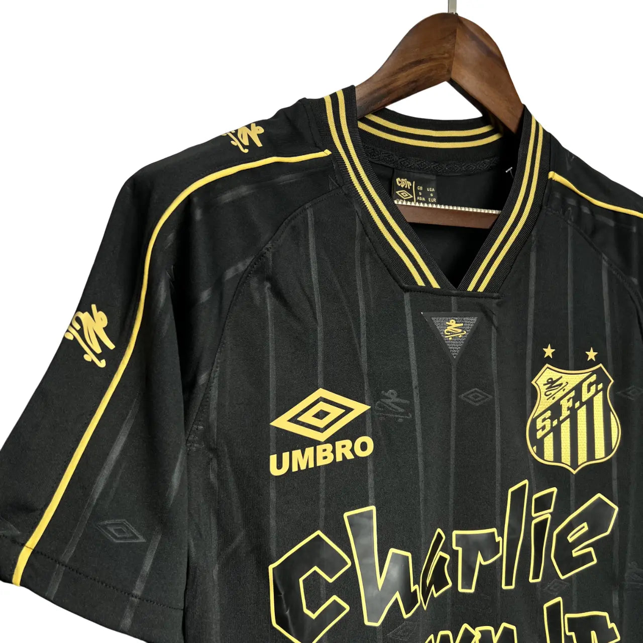 Camisa Santos 2024/25 Charlie Brown Jr - #10 NEYMAR JR. - Tamanho GG (XL) - Vícios e Virtudes