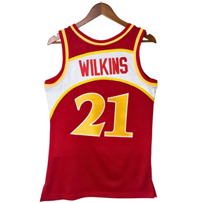 Regata NBA Atlanta Hawks #21 WILKINS 1985/86 – Mitchell & Ness Silk Vermelha