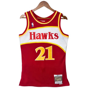 Regata NBA Atlanta Hawks #21 WILKINS 1985/86 – Mitchell & Ness Silk Vermelha