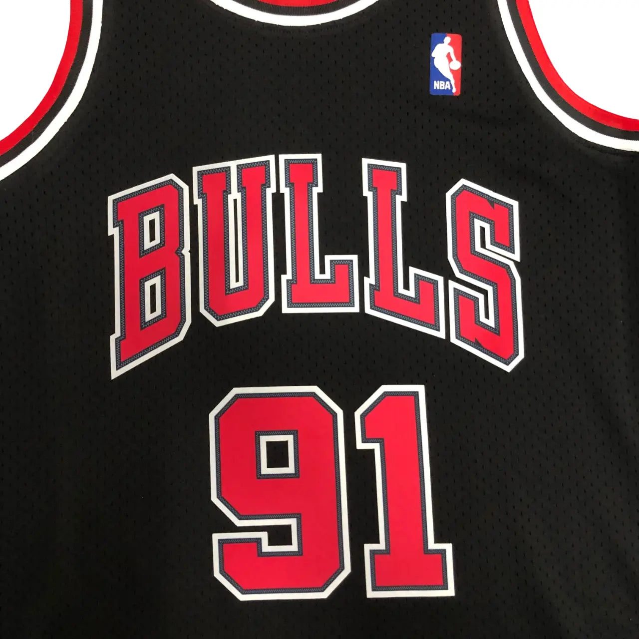 Regata NBA Chicago Bulls #91 Dennis Rodman 1997/98 Preta – Mitchell & Ness Alternate Swingman