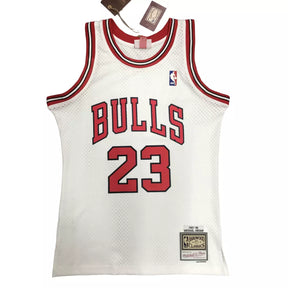 Regata NBA Chicago Bulls #23 Jordan 1997/98 – Mitchell & Ness Silk Branca