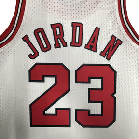 Regata NBA Chicago Bulls #23 Jordan 1997/98 – Mitchell & Ness Silk Branca