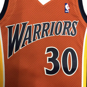 Regata NBA Golden State Warriors #30 Curry 09/10 – Mitchell & Ness Silk Laranja