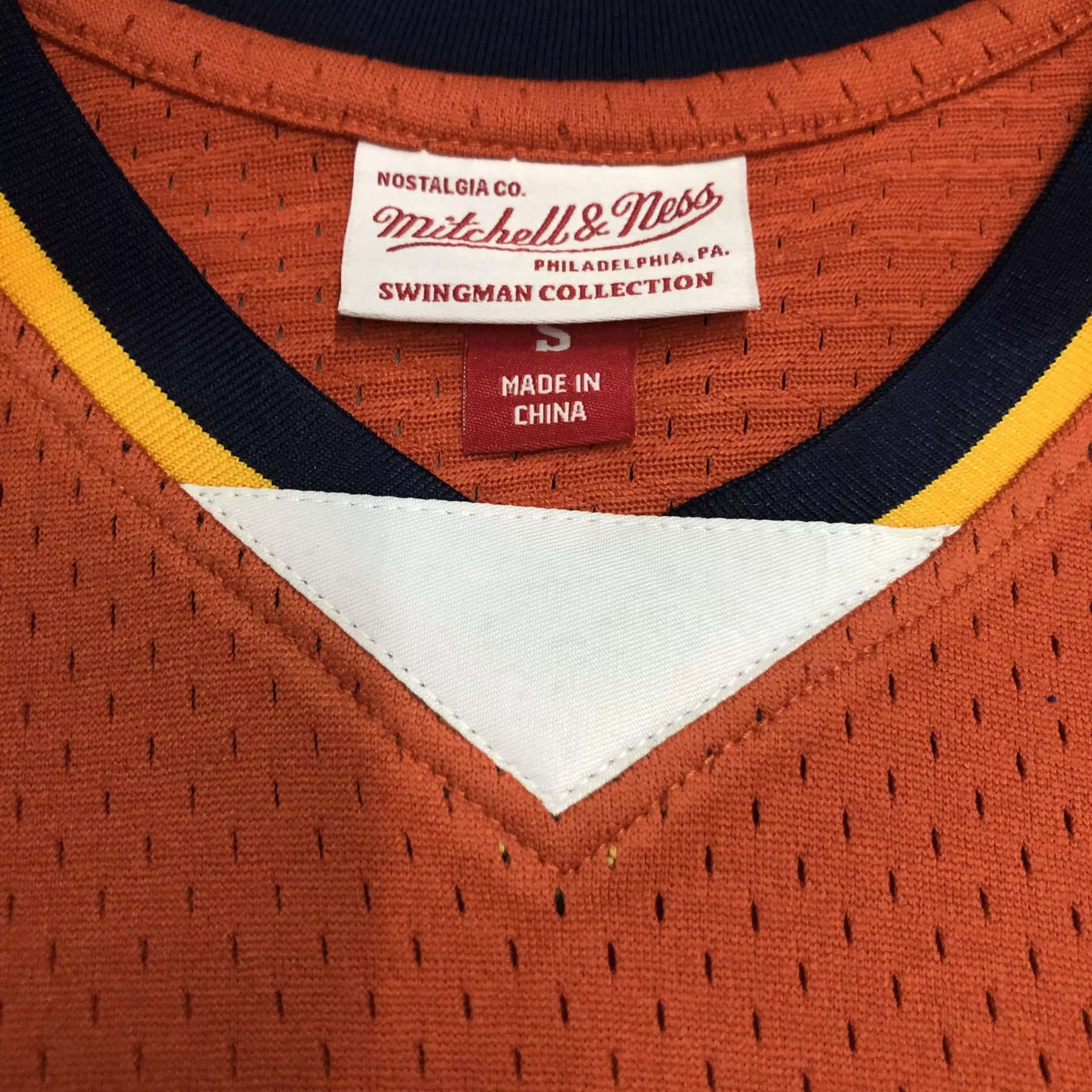 Regata NBA Golden State Warriors #30 Curry 09/10 – Mitchell & Ness Silk Laranja