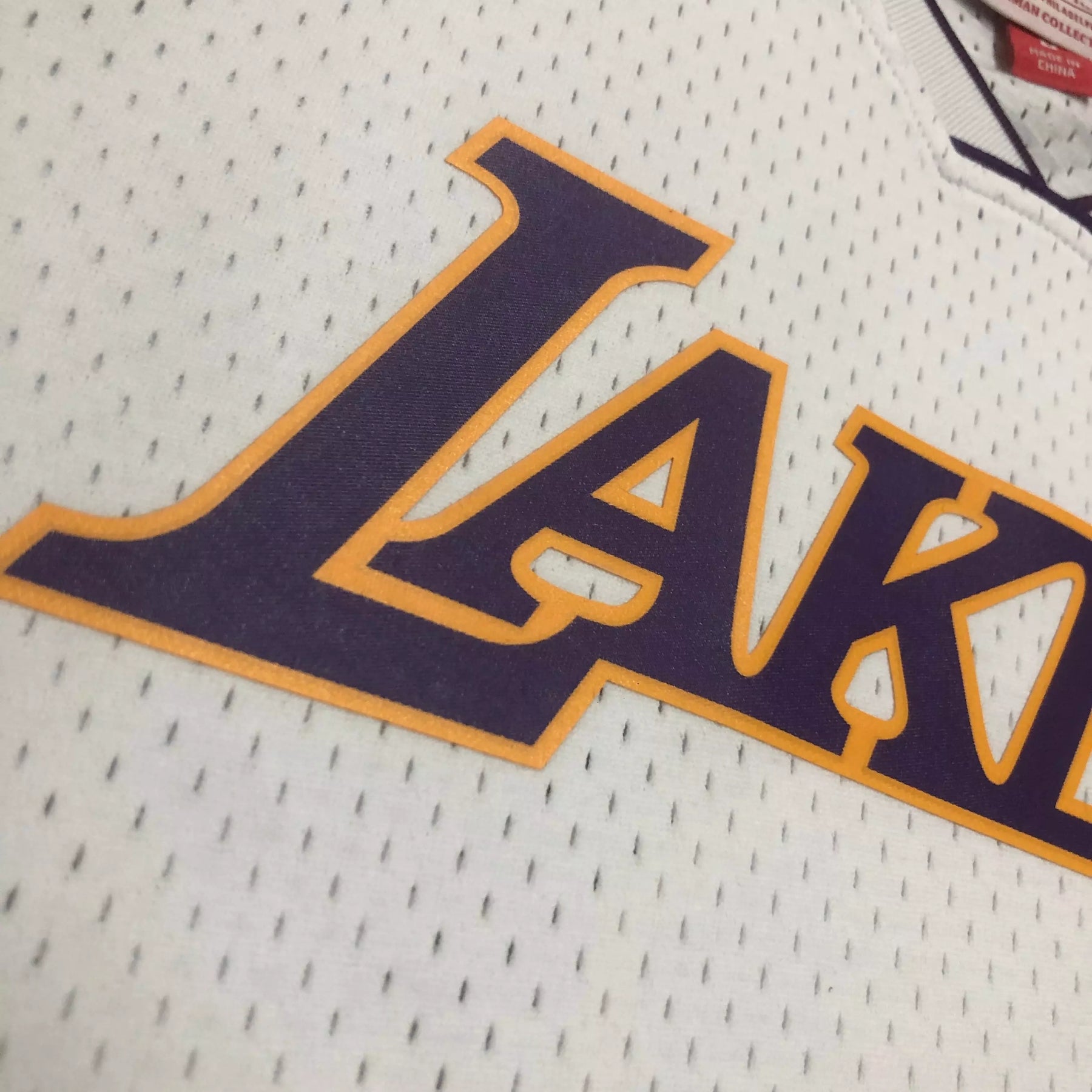 Regata NBA Los Angeles Lakers #8 Kobe Bryant 2003/04 – Mitchell & Ness Silk Branca